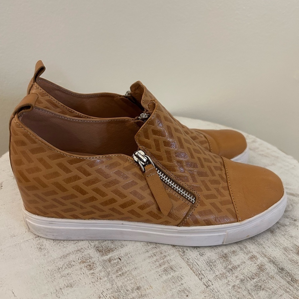 Tan Slip-On leather Sneakers women with Patterned Design size 9 with a side zipp - Picture 6 of 6